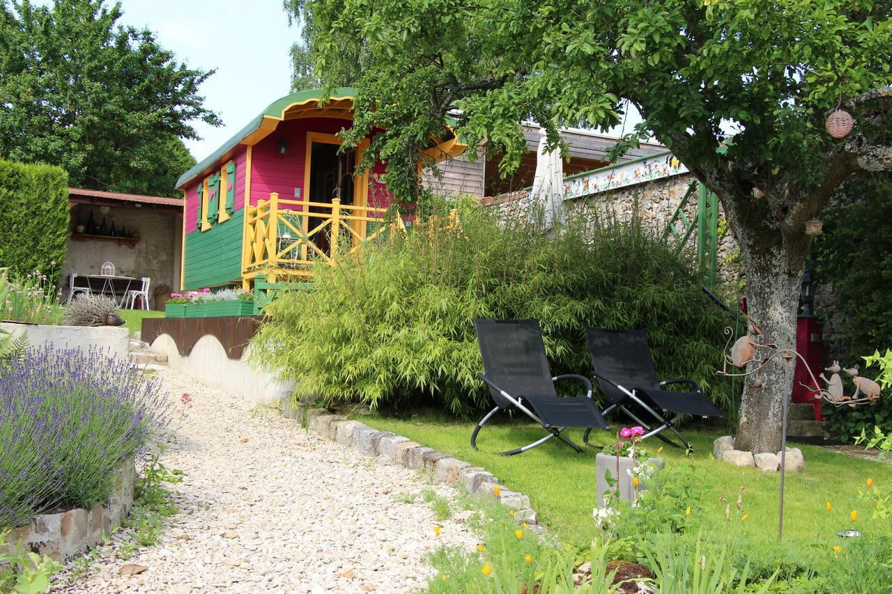 Bed and Breakfast Roulotte la Dominique à Romery  Extérieur photo