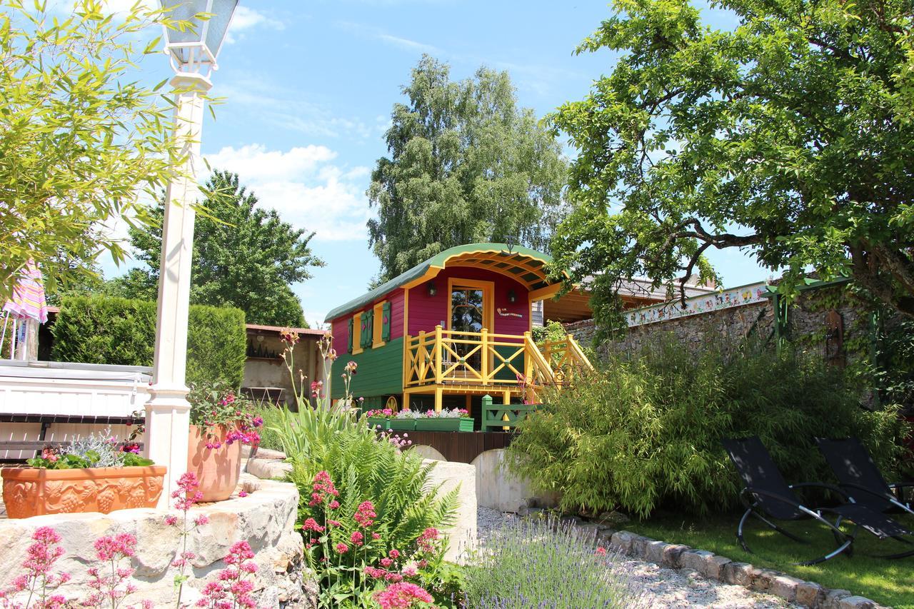 Bed and Breakfast Roulotte la Dominique à Romery  Chambre photo
