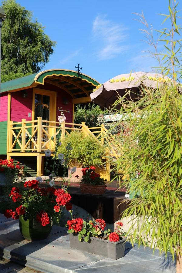 Bed and Breakfast Roulotte la Dominique à Romery  Extérieur photo